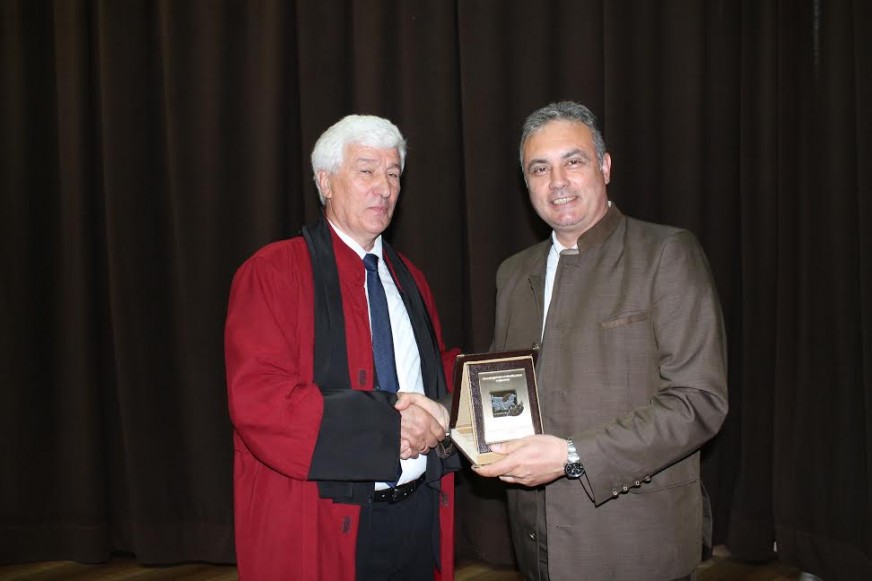 honoris.jpg